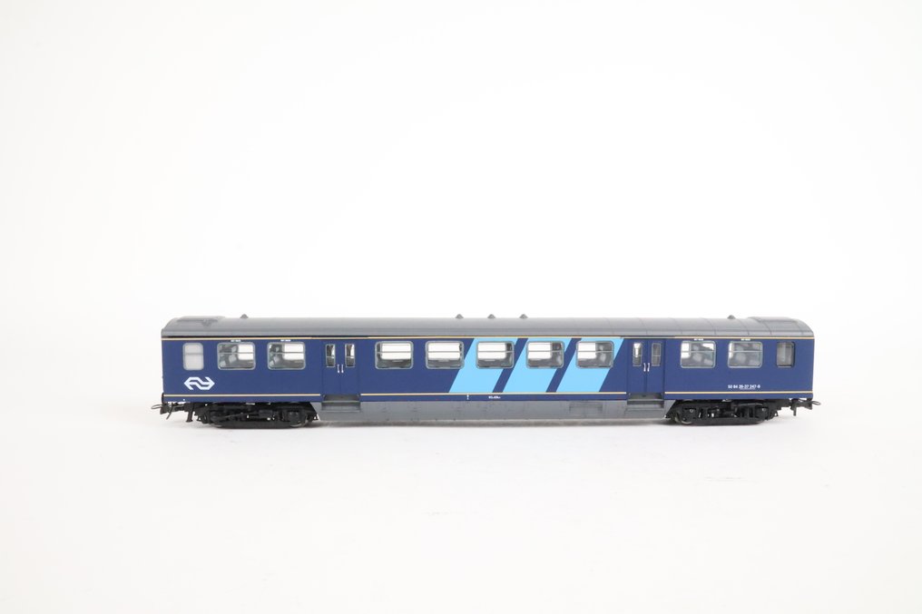 Artitec H0轨 - 20.154.01 - 模型火车客运车厢 (1) - Plan-E 车厢二等舱，带广告条 - NS #1.0