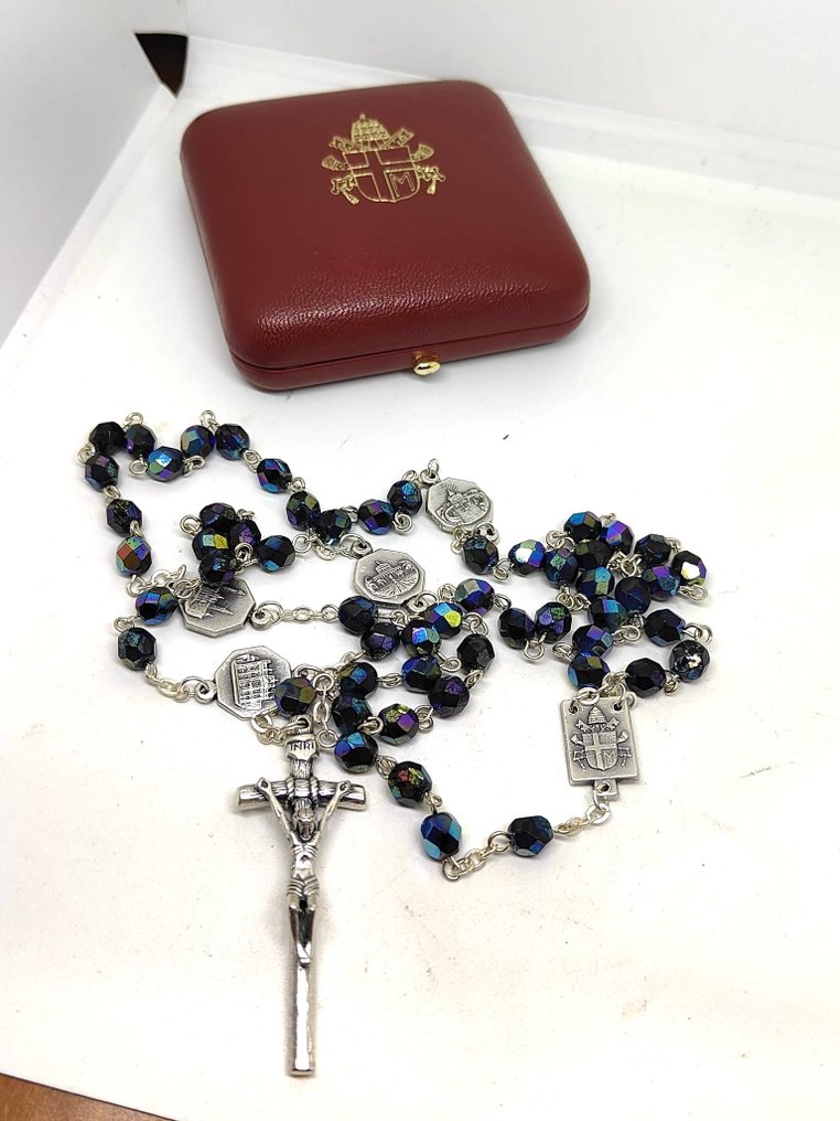  Różaniec - Różaniec z niebieskimi kryształami Papieża Jana Pawła II z czterema bazylikami Rzymu podarowany i - 1990-2000  #2.1