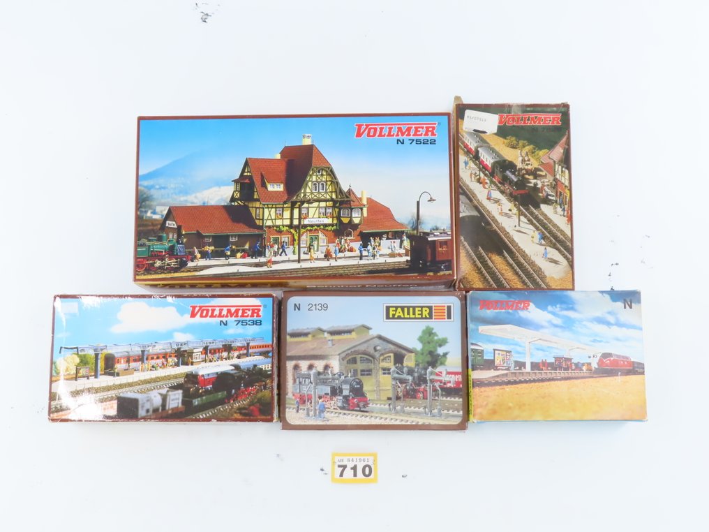 Vollmer N - 7522/7552/7711 - Κιτ κατασκευής τρένων μοντελισμού (5) - 5 σετ κατασκευής ενός σταθμού, τμήματα αποβάθρας και βρύσες. #2.1