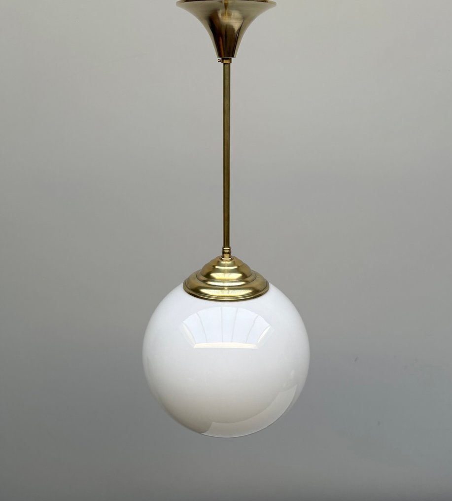 Φωτιστικό οροφής - Γυαλί οπαλίνης - Κρεμαστό φωτιστικό από μπρούντζο με οβάλ οπαλίνης κυκλή γυάλινο καπέλο. #4.3