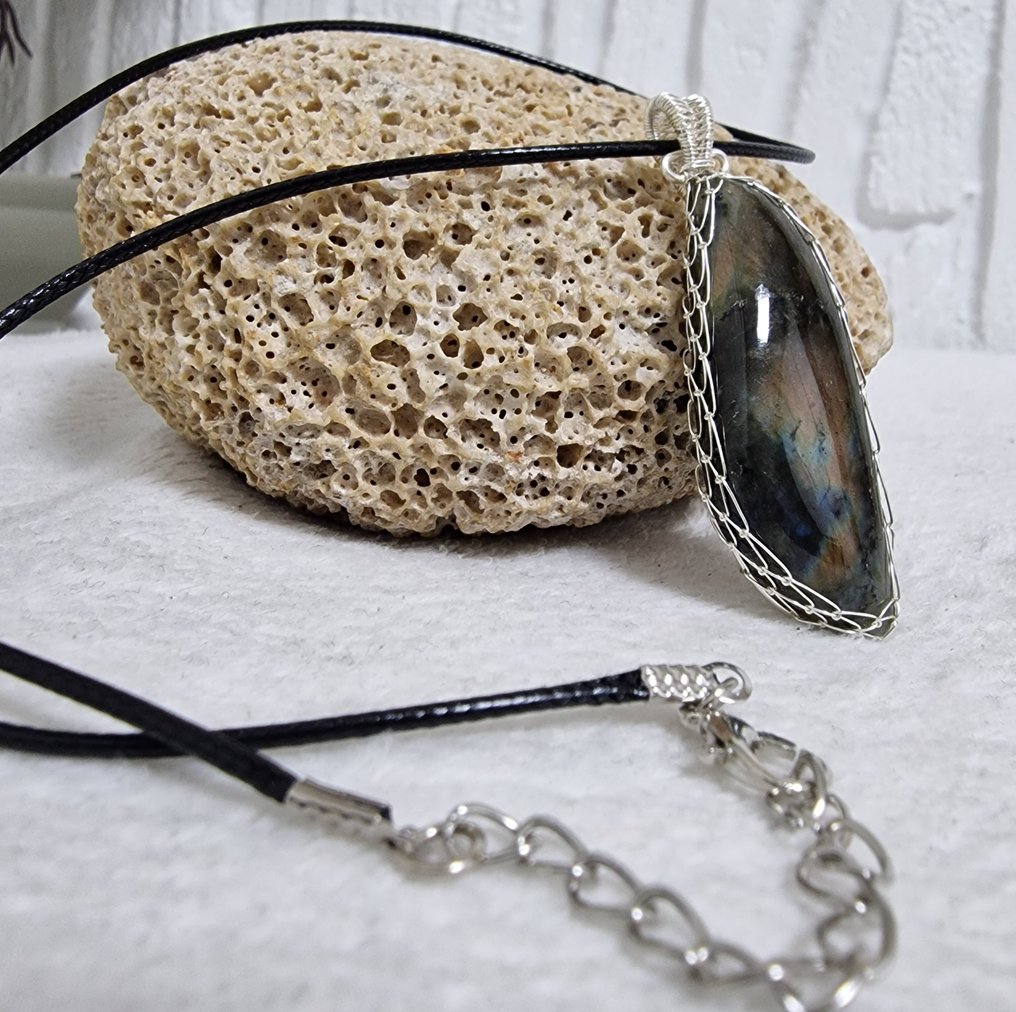 拉长石/中钙长石 自然手工制作的线材吊坠，线包镶嵌设计- 14.6 g - (1) #1.0