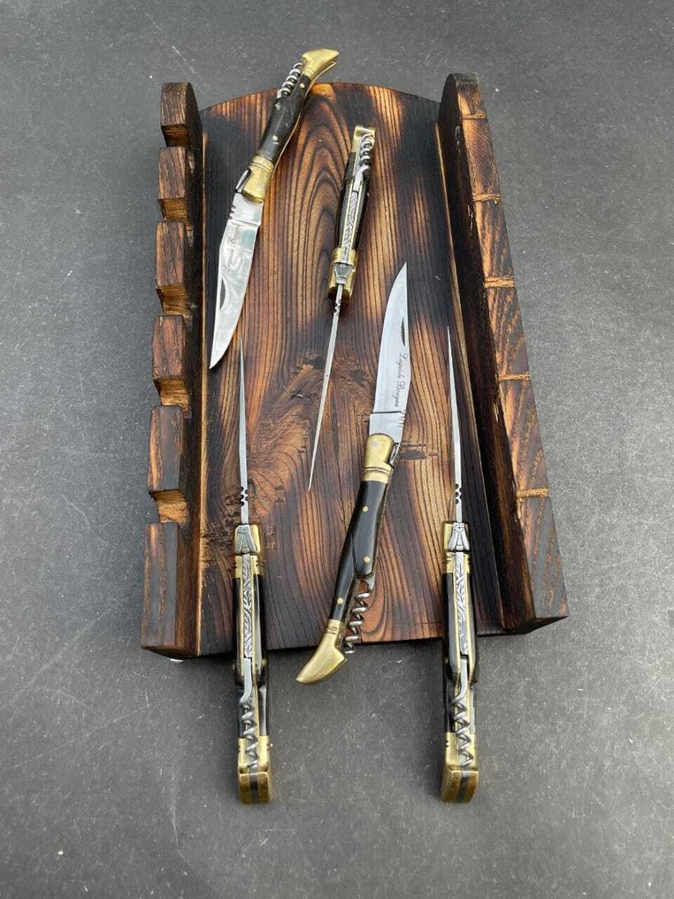 Laguiole Bougna - 厨刀 - Kitchen knife set -  Laguiole厨房刀具限量手工艺版高端展示架 - 钢, 不锈钢 烧木 黄铜 地中海 水牛角 - 法国 - Bee Embelem #4.3