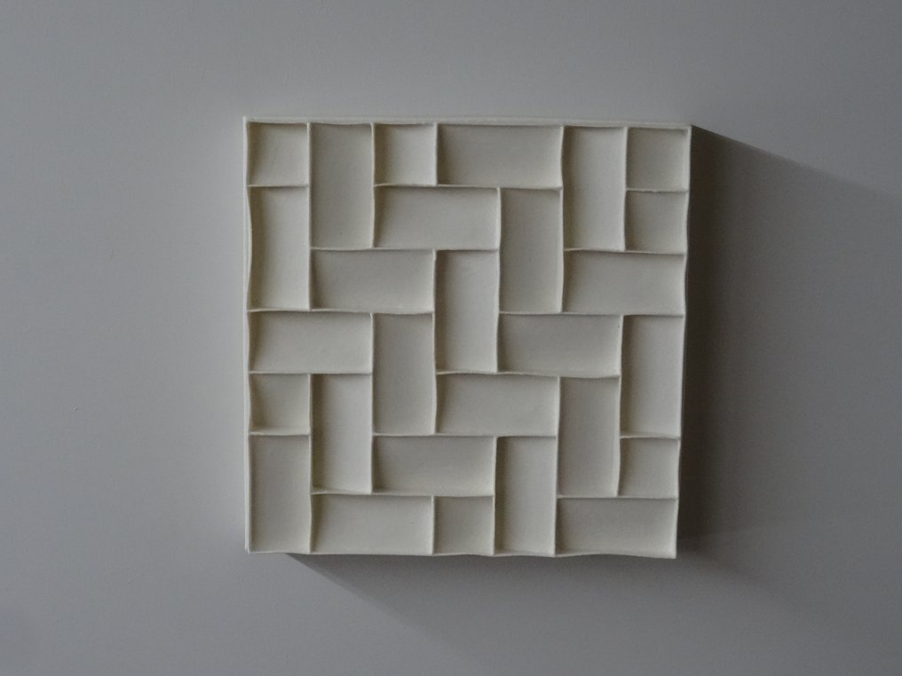 2025 - 93   Wit minimalistisch wandrelief #1.0