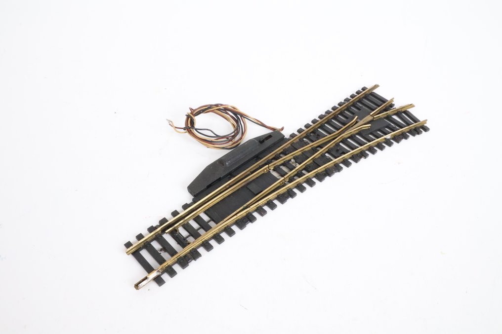 Fleischmann H0 - 6057, 6048 L/R - 模型火車軌道 (4) - 三路道岔和带驱动的直线道岔 #4.3