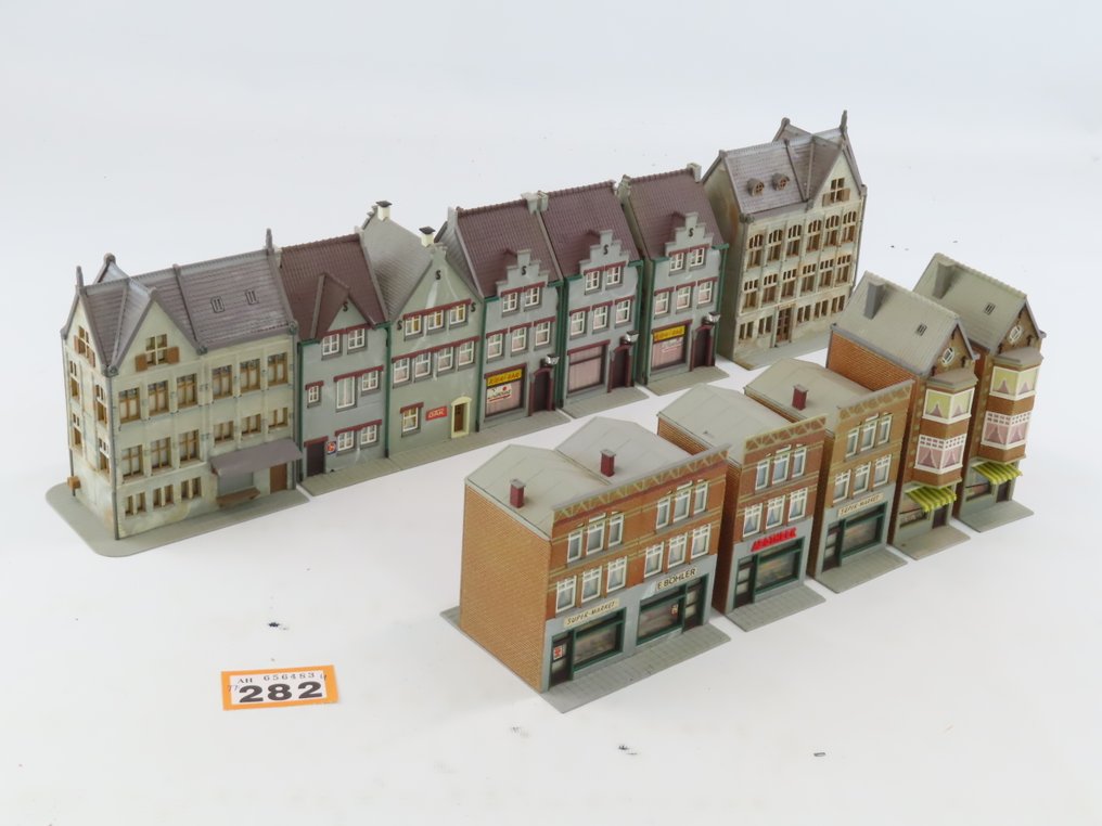 Kibri H0 - 8310 - Kituri de construit machete tren (11) - 11 clădiri în Olanda, compuse din case înșiruite, magazine și Banca Olandei. #2.1