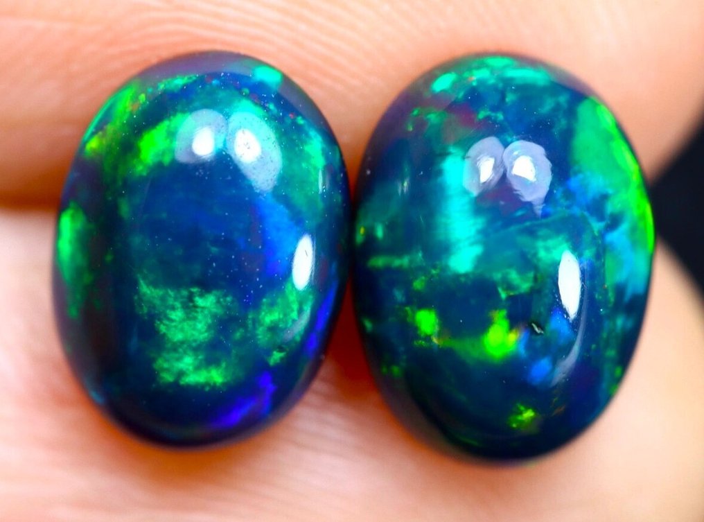 3 ct - Topfarver - 2 naturlig sort Opal - Se video!- 0.6 g #1.0