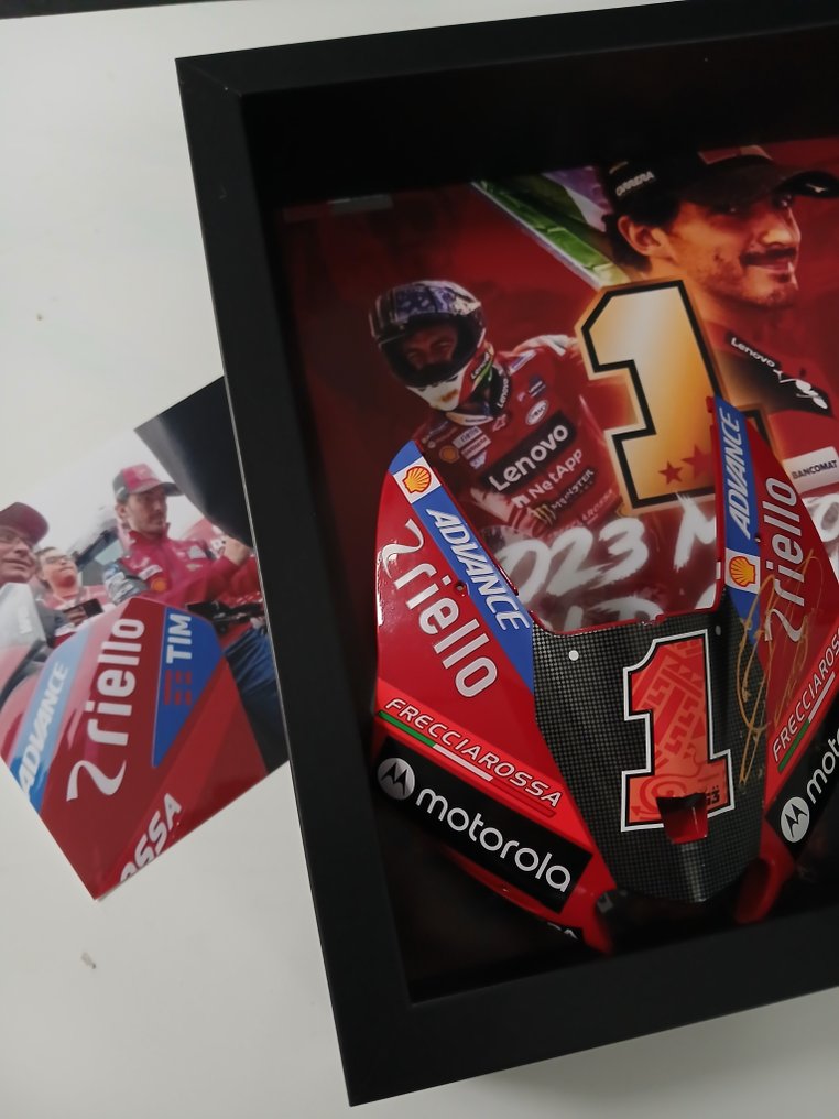 Ducati Team - MotoGP - Francesco Bagnaia - 2023 - 签名的1/4比例微型车前部修整  #3.2