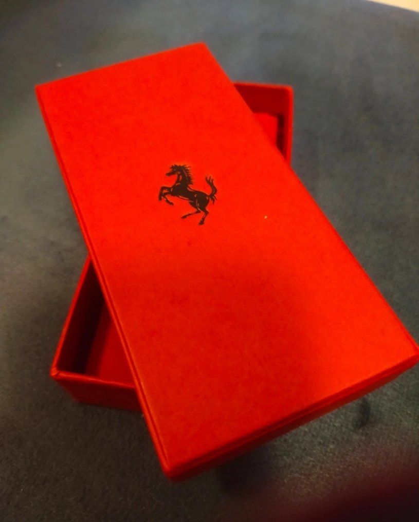 法拉利金色钥匙扣，跃马标志 - Ferrari #4.3