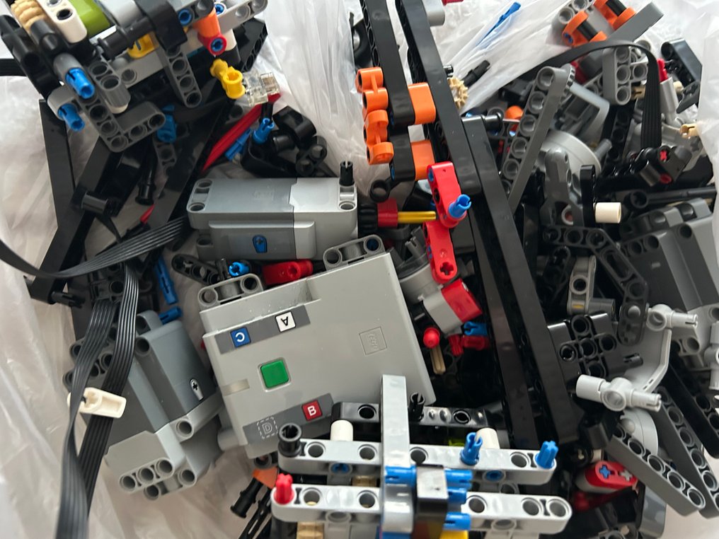 Lego Set - Technic - Lego 42099 Technic 4X4 X-treme Off-Roader. #4.3