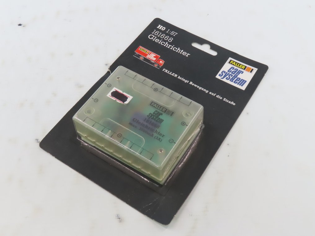 Faller, Carsystem H0 - 162055/162056 - Machete tren (1) - 4 semafoare cu 4 module de oprire și cutie de comutare. #3.2