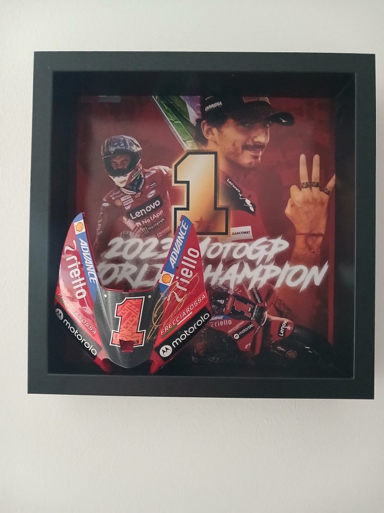 Ducati Team - MotoGP - Francesco Bagnaia - 2023 - 签名的1/4比例微型车前部修整  #4.3