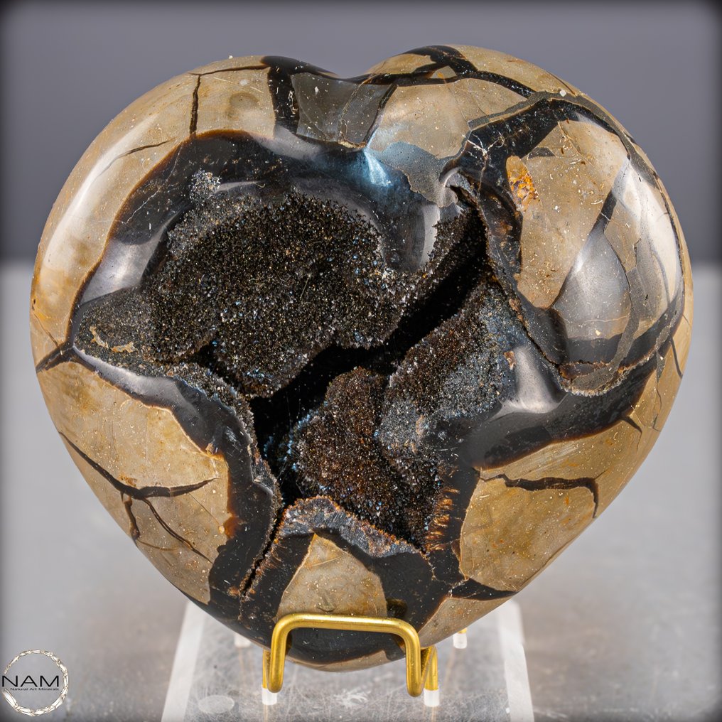 自然的七瓣心脏“龙蛋” 带有来自马达加斯加的方解石水晶- 1660.51 g #1.0