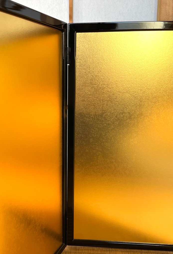 金色折叠屏风——三折（San-kyoku）用于雏人偶、插花和墙面展示（无保留） - 紙, 木 - 日本 - 昭和年代(1926-1989) #3.2