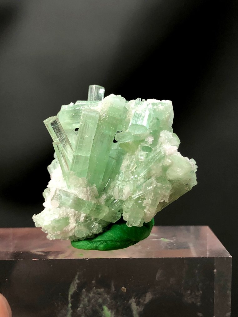 碧玺晶体簇，天然优质，巴伊巴色彩，美丽的形状，30克拉，无底价拍卖 水晶群 - 高度: 26 mm - 宽度: 24 mm- 6 g - (1) #1.0