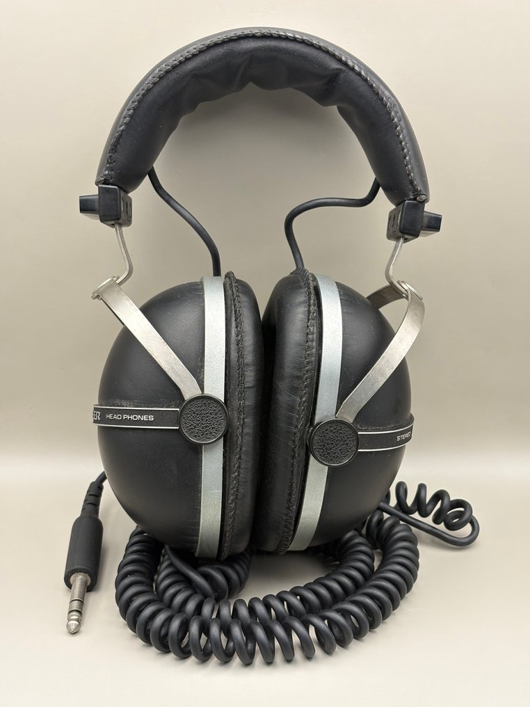 Pioneer - SE-305 Headphone #3.2