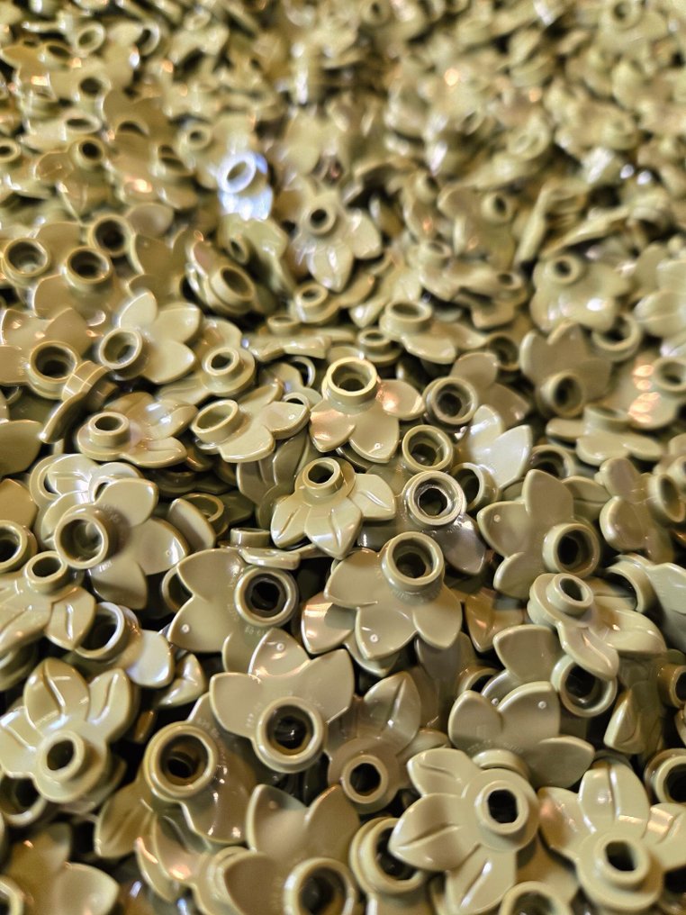 LEGO - Toy New Plant Plate Round 1 x 1 with 3 Layered Leaves Olive Green 1050pcs #1.0