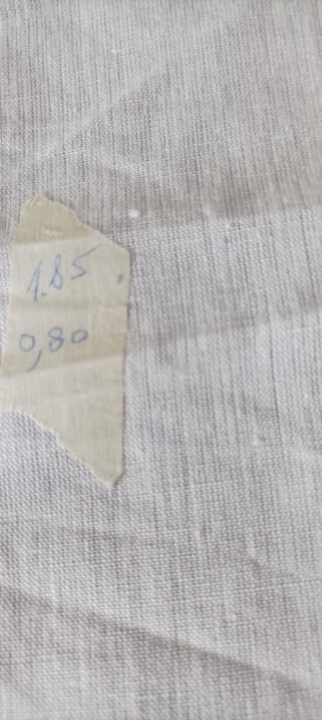 Excellent batch of 8 new pieces, in linen. - Textile (8)  - 0 cm - 0 cm - No reservation #1.0