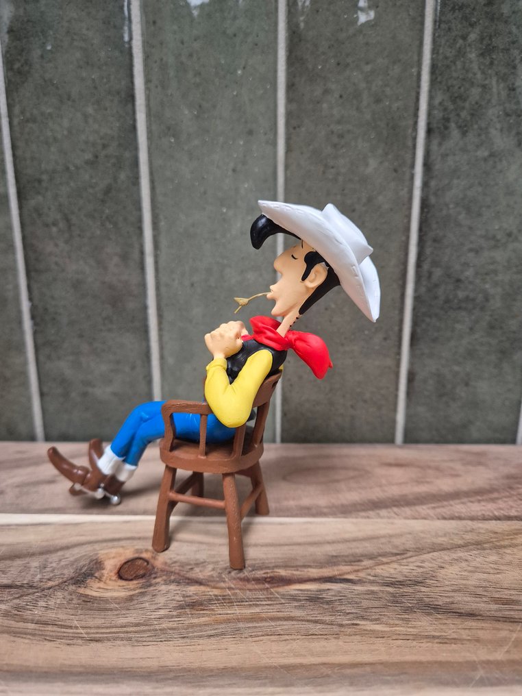 Hachette - Αγαλματίδιο - Figurine Lucky Luke assis sur une chaise - collection Hachette - boite d'origine - Πλαστικό #2.1