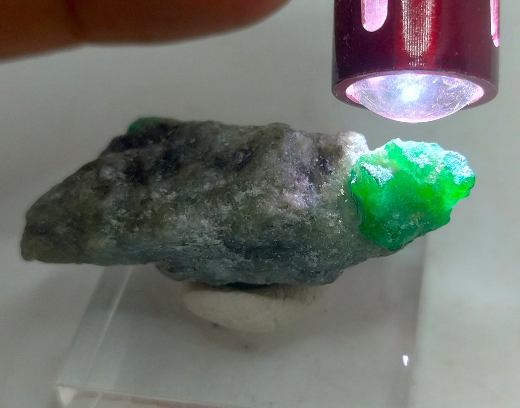 未处理的天然翡翠 在 Matrix- 9.6 g #1.0