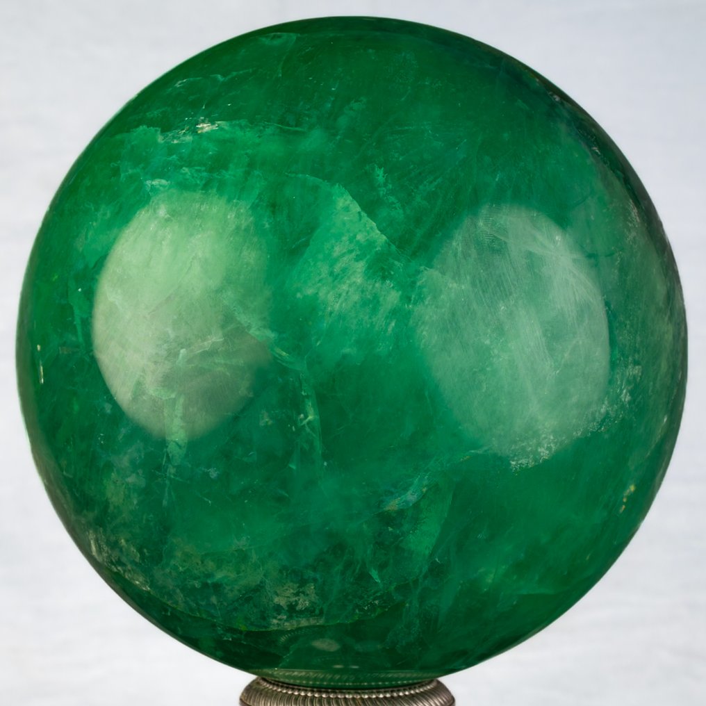 Φθορίτης Λεπτοδουλεμένη μεγάλη σφαίρα από πράσινο φλουρίτη AAA. - Ύψος: 18.2 cm - Πλάτος: 18.2 cm- 9998 g #1.0