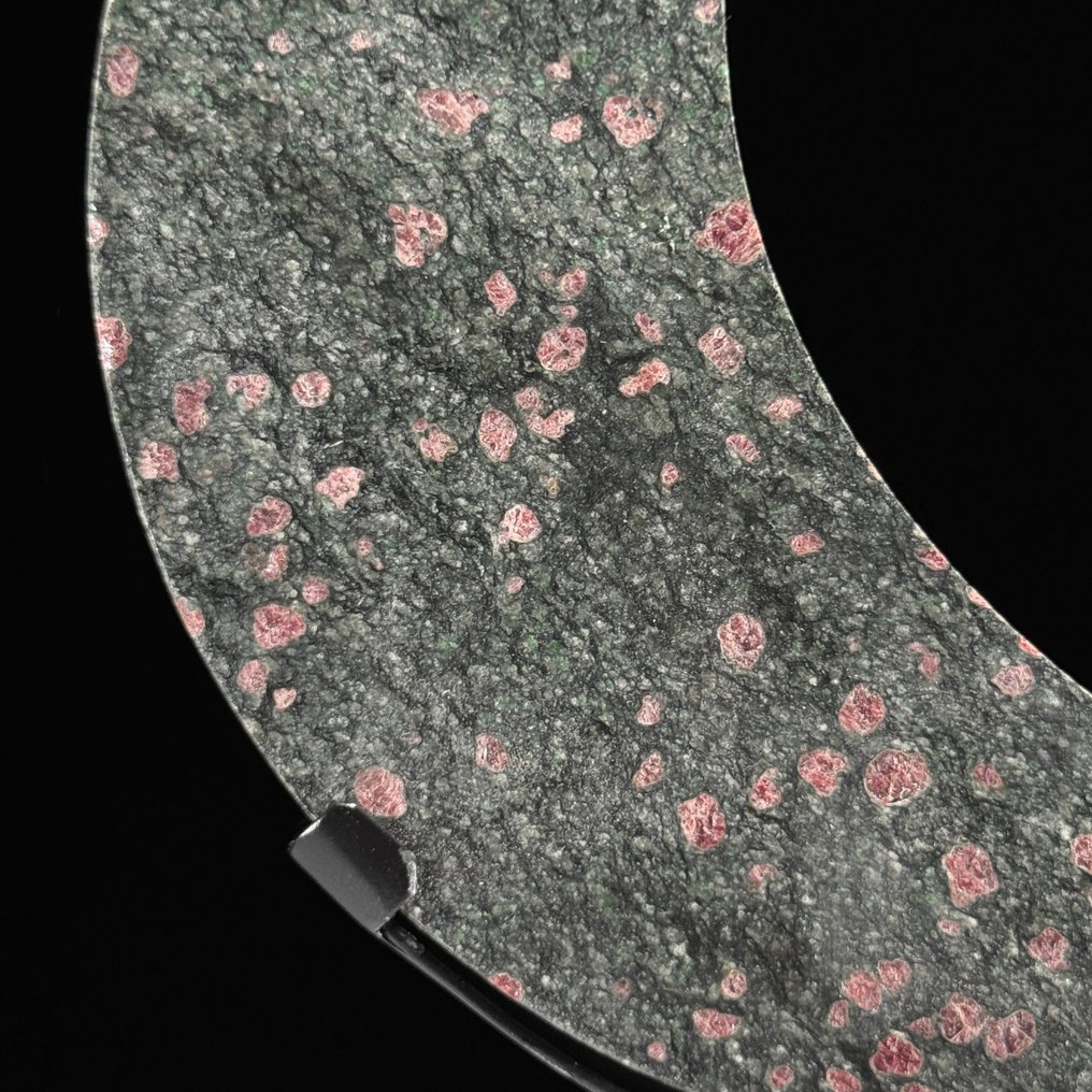 无底价 - 美丽的红色Maligano Jasper 新月形，配有定制支架 - 高度: 28.2 cm - 宽度: 17.5 cm- 1800 g - (1) #4.3