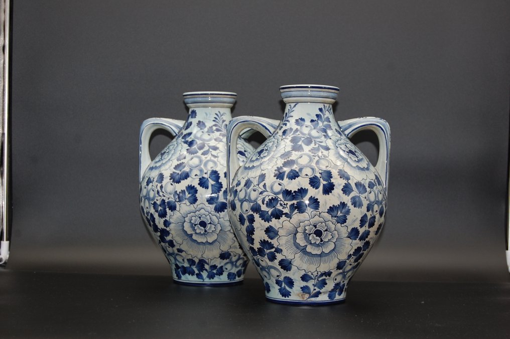 Deutschland - 1900-1910 - Βάζο (2)  - Κεραμικό - Δελφτ Σχεδιασμός / Υ. 32cm #2.1