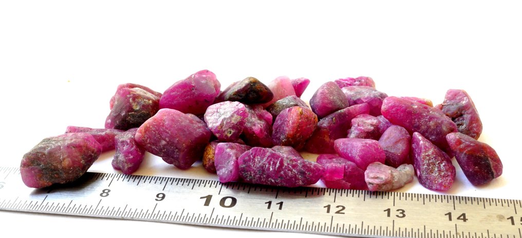 Ruby 193 carats of raw, untreated ruby crystals.- 38.56 g #1.0