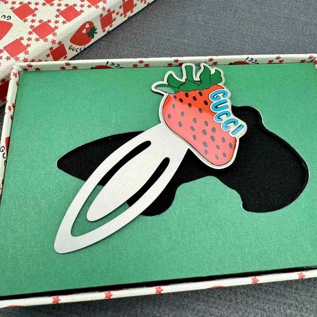 Gucci - Strawberry Bookmark - Set di accessori moda #2.1