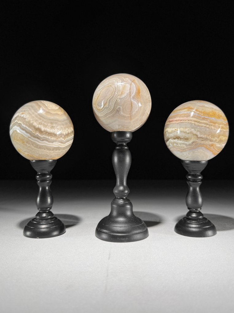 无底价 - 精彩的三件套 Lace Agate 定制支架上的球体 - 高度: 17.1 cm - 闊度: 6.4 cm- 1700 g - (3) #1.0