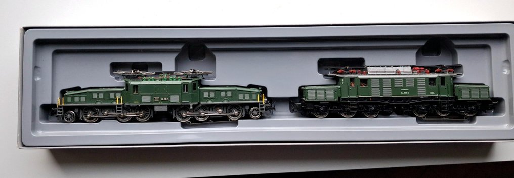 Märklin H0 - 3300 - Conjunto de comboios (1) - Seis oitavos III em BR 194 - DB, SBB-CFF #1.0