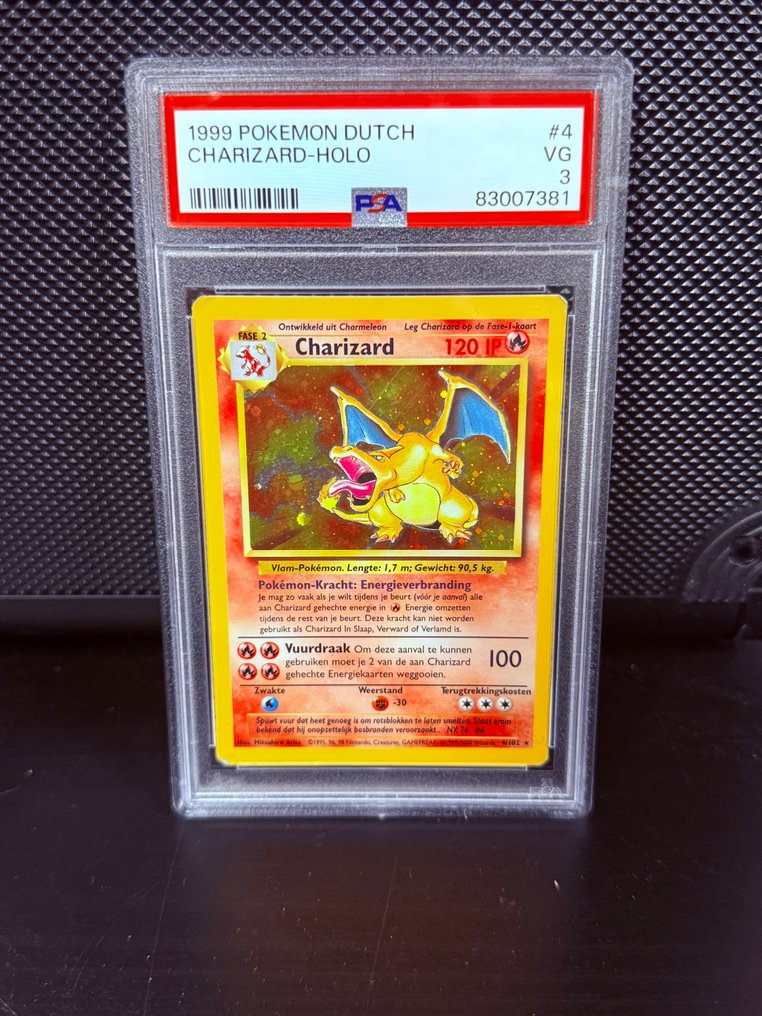 Pokémon - 1 Graded card - Charizard #4 Foil - PSA 3 - Various sets #1.0