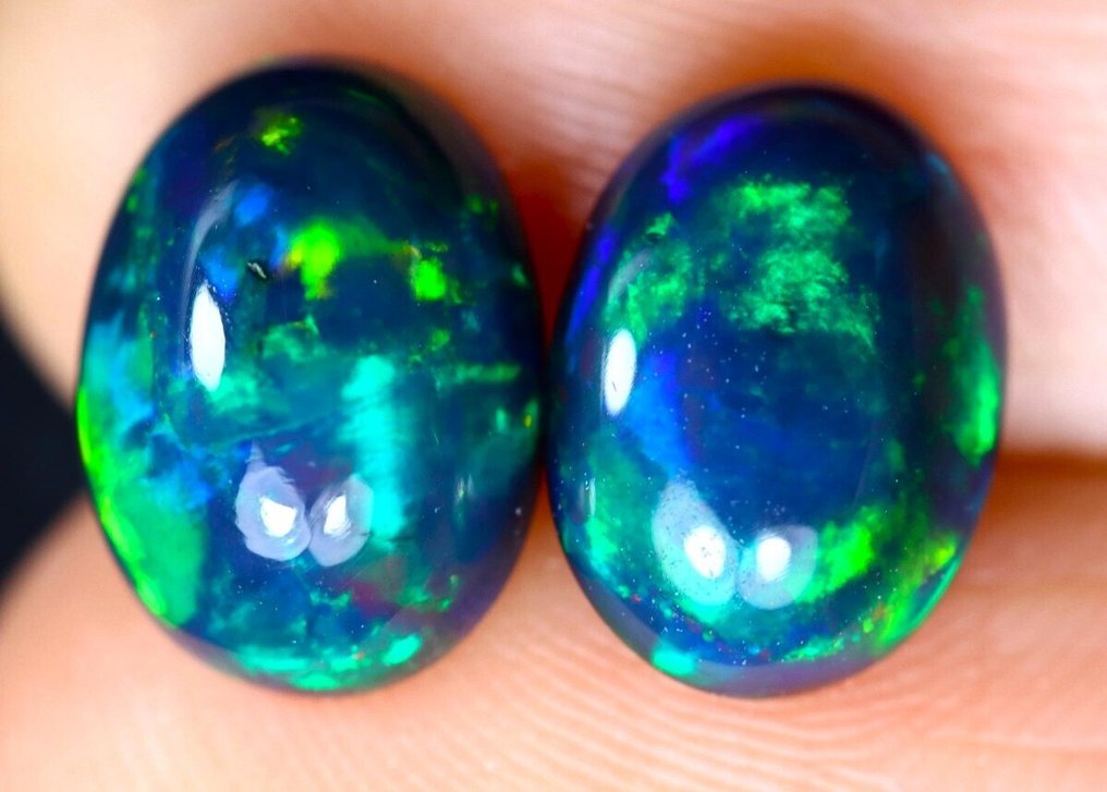 3 ct - Topfarver - 2 naturlig sort Opal - Se video!- 0.6 g #3.2