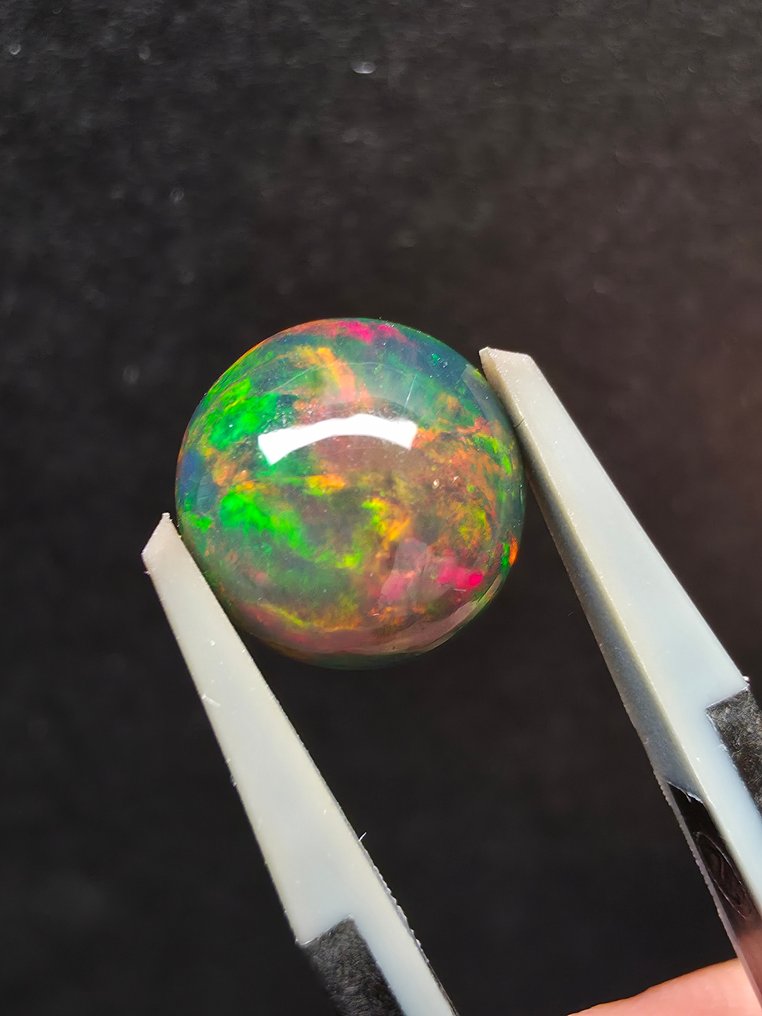 2.33ct Black Opal Cabochon - Height: 9.2 mm - Width: 3 mm- 0.47 g #3.2
