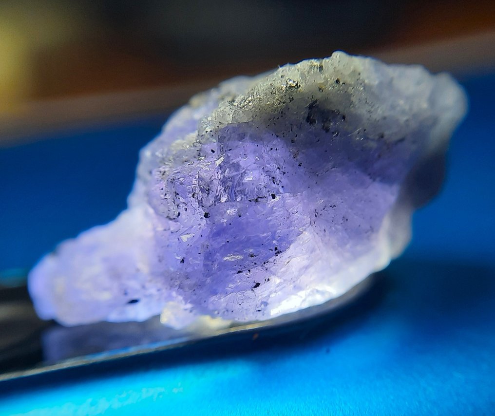 12.7 cts - Natural Crystal Tanzanite Rough- 2.54 g #2.1