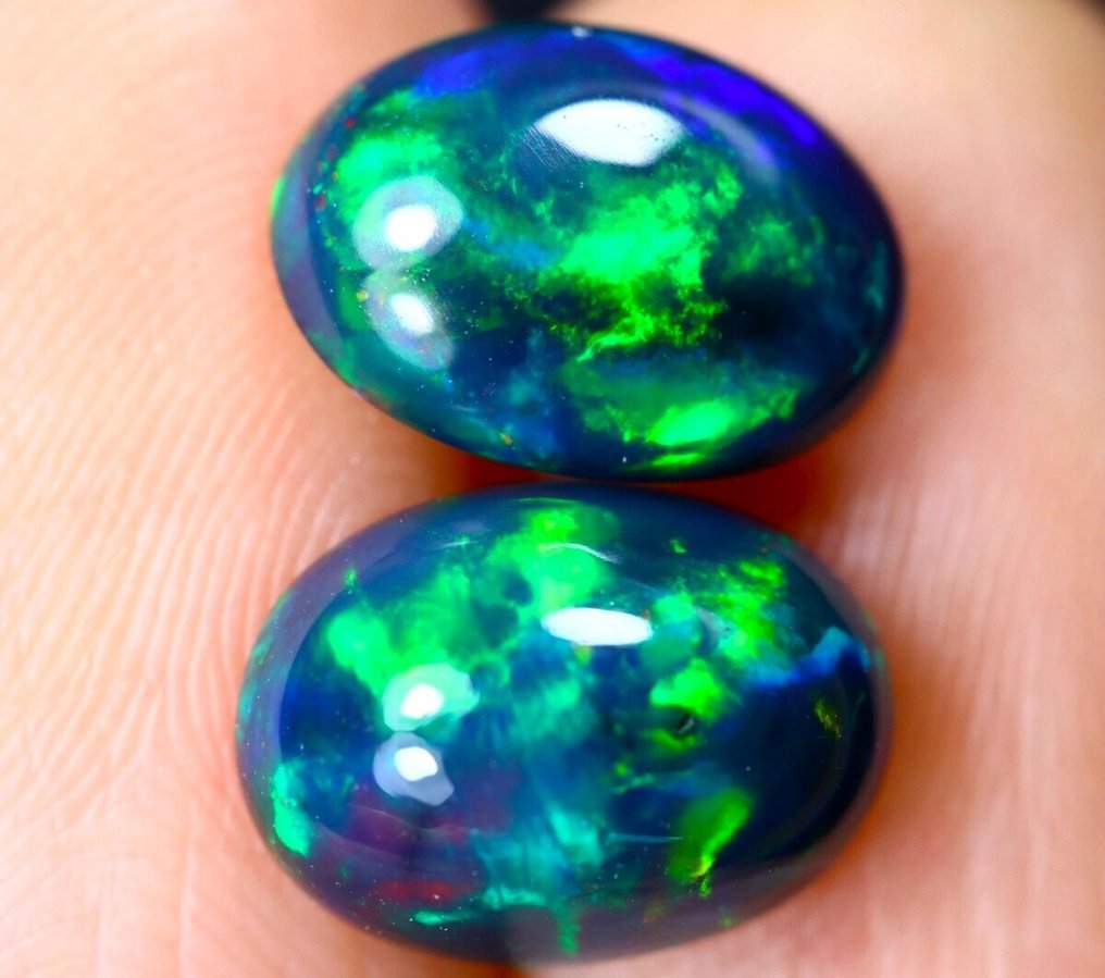 3 ct - Topfarver - 2 naturlig sort Opal - Se video!- 0.6 g #4.3