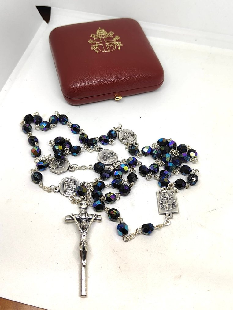  Różaniec - Różaniec z niebieskimi kryształami Papieża Jana Pawła II z czterema bazylikami Rzymu podarowany i - 1990-2000  #3.2