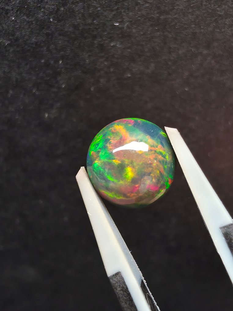 2.33ct Black Opal Cabochon - Height: 9.2 mm - Width: 3 mm- 0.47 g #4.3