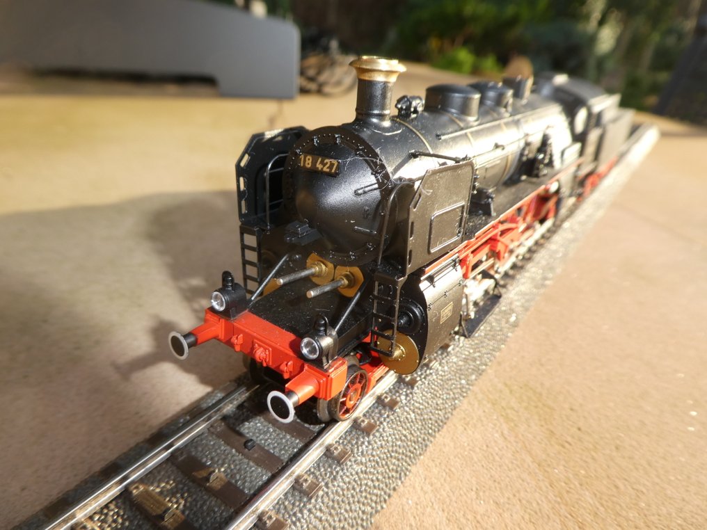 Märklin H0 - 37184 - Ατμομηχανή με όχημα μεταφοράς (1) - Μηχανή ατμού ταχείας αμαξοστοιχίας με ρυμουλκούμενο - DB #1.0