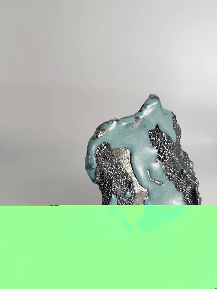 Toru Ichikawa (1973-) - 盘子 - 另一个维度 时尚的金属银色和海洋蓝色釉面, 陶瓷 - 盘子对象 #1.0