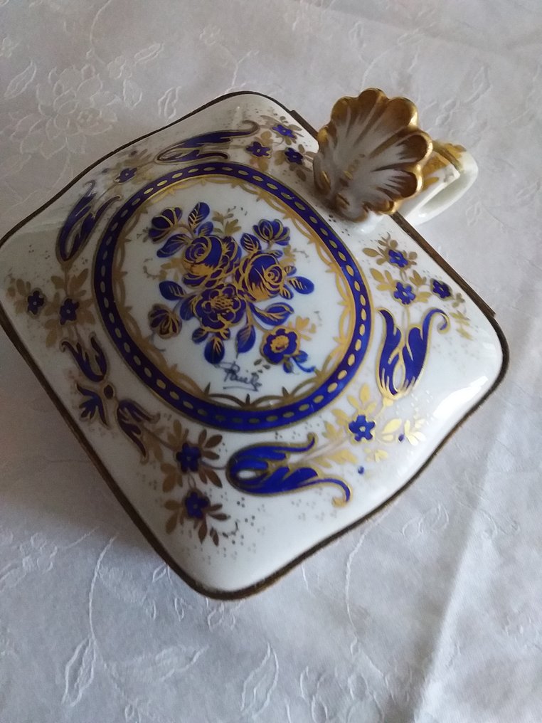 Temasamling - Håndmalet porcelænsservice (cigaretetui, lille tallerken, lighter, askebæger). - Halga #4.3