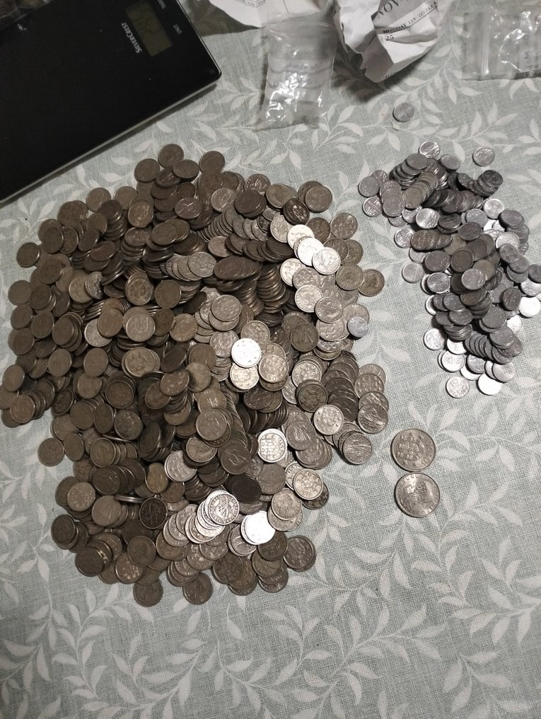 Πορτογαλία. Republic. 4 kg de moedas de escudos  (χωρίς τιμή ασφαλείας) #1.0