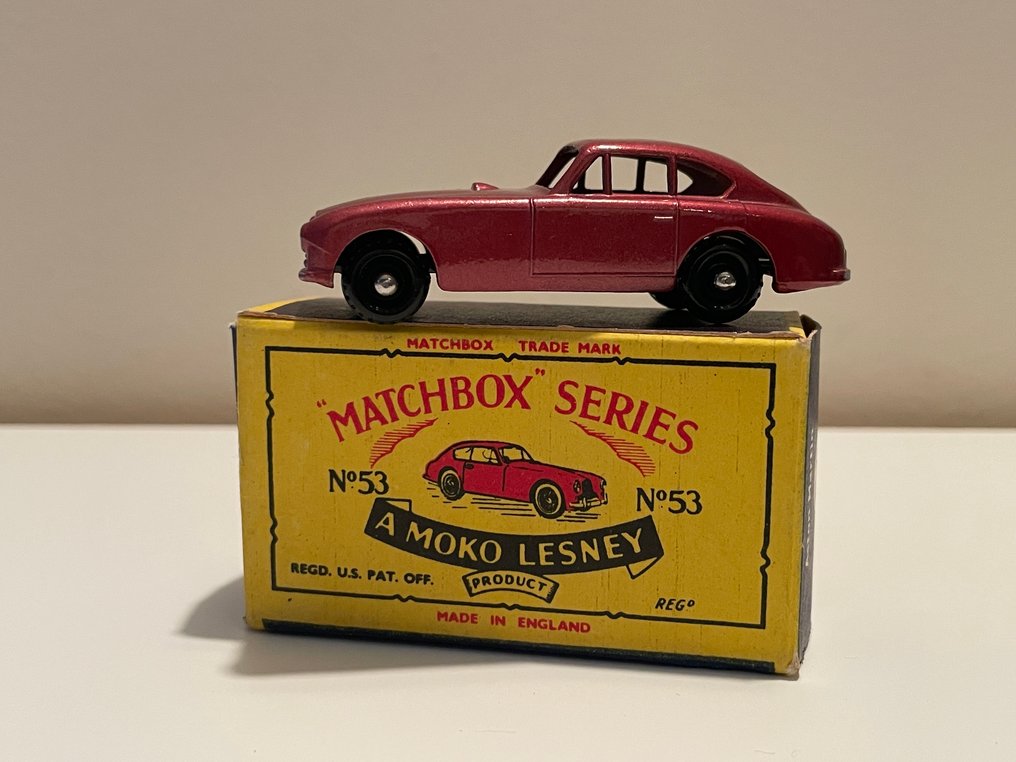 Matchbox 1:64 - Model samochodu - Aston Martin n.53 #1.0