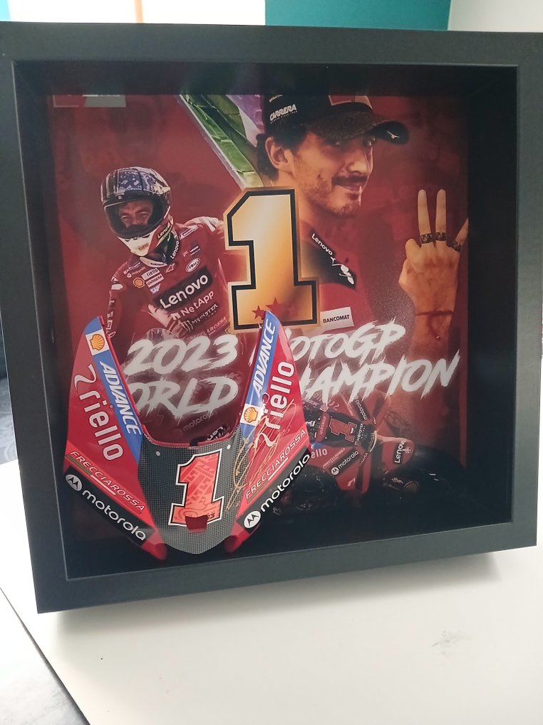 Ducati Team - MotoGP - Francesco Bagnaia - 2023 - 签名的1/4比例微型车前部修整  #2.1