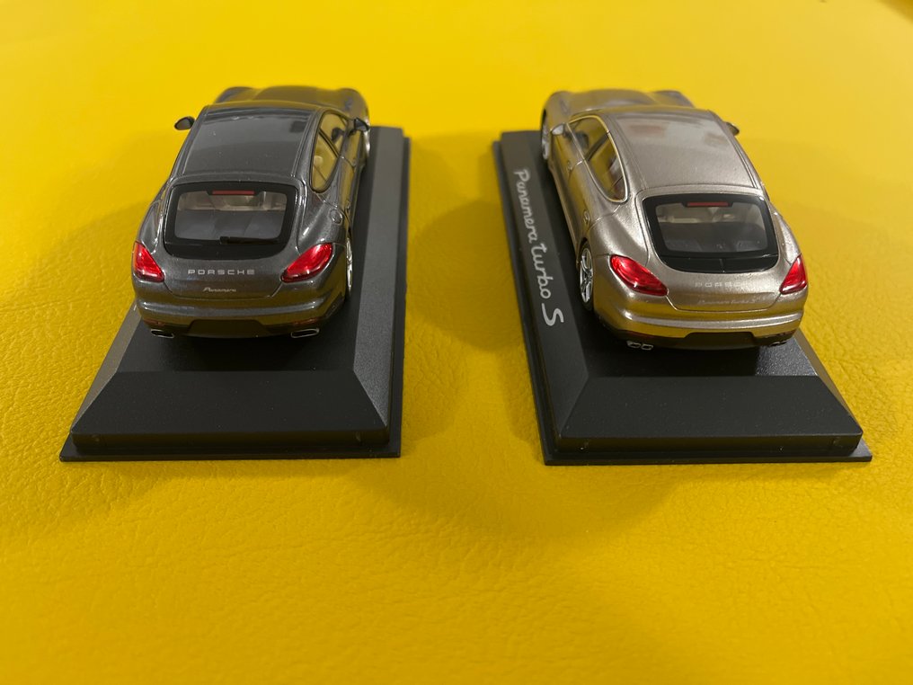 Minichamps 1:43 - Modelsedan (2) - Porsche Panamera Turbo S; Panamera diesel #2.1