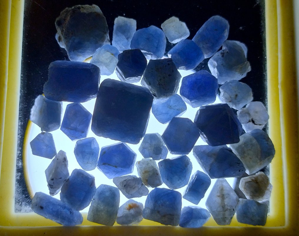 100,4 cts - Käsittelemätön sininen safiiri Karkea- 20.08 g #1.0