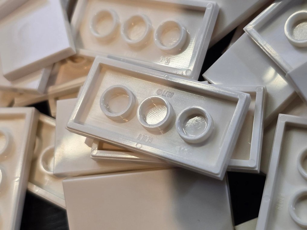 LEGO - 玩具 New Tile 2 x 4 White 300pcs #1.0
