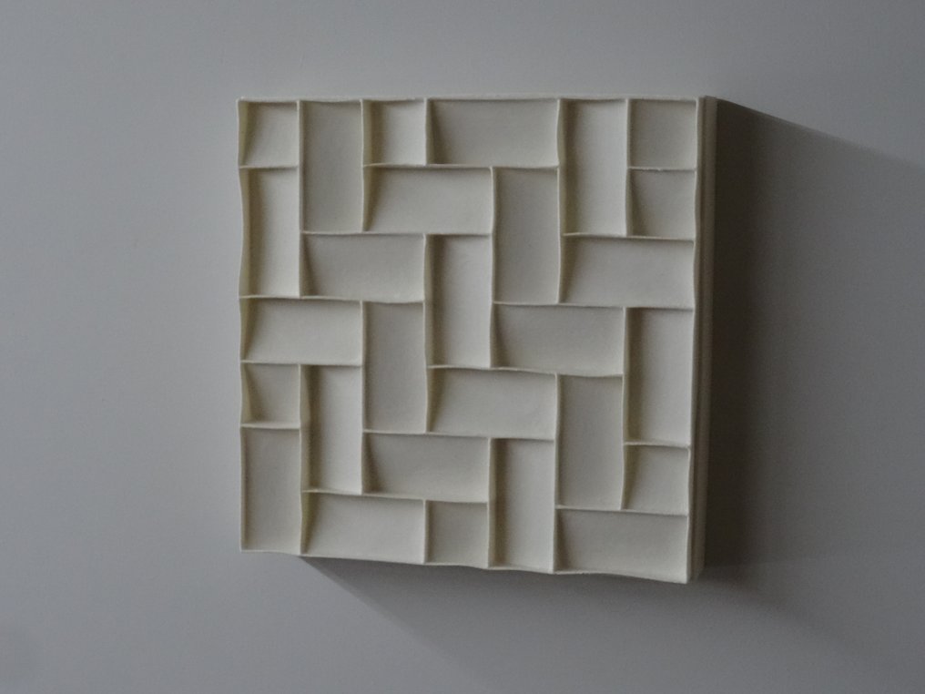 2025 - 93   Wit minimalistisch wandrelief #1.0