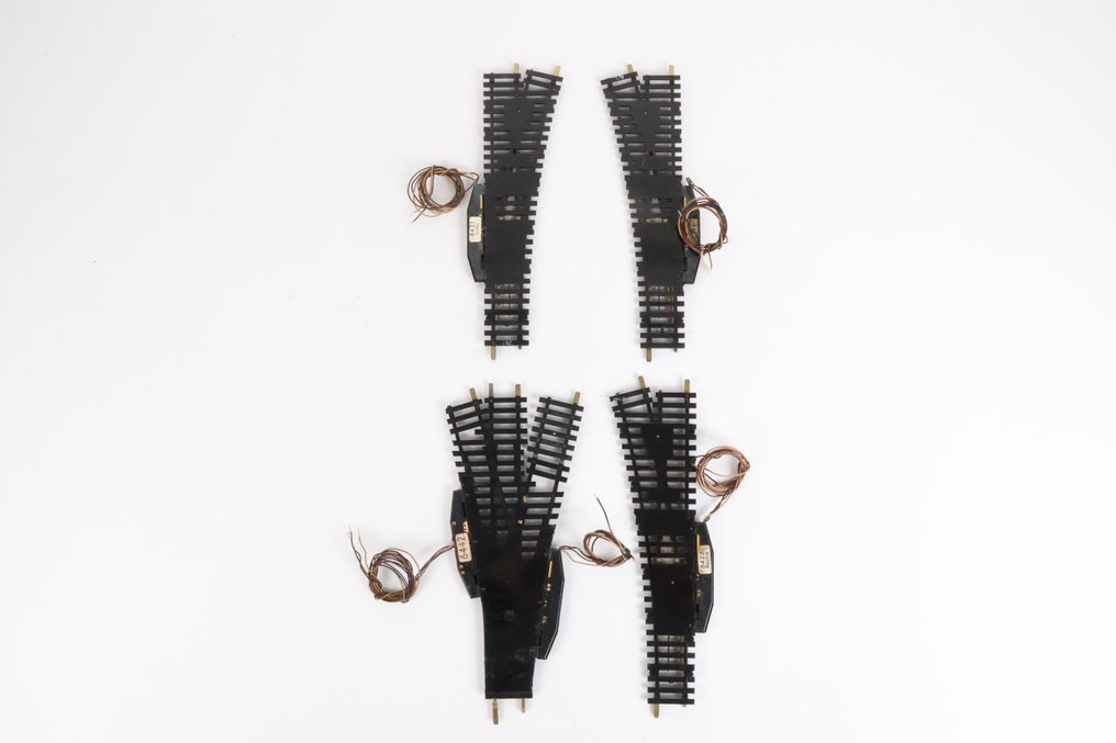 Fleischmann H0 - 6057, 6048 L/R - 模型火車軌道 (4) - 三路道岔和带驱动的直线道岔 #1.0