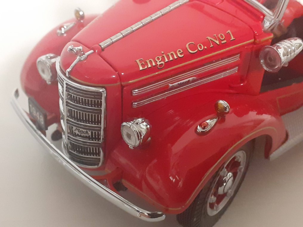 Franklin Mint 1:32 - Φορτηγό μοντελισμού - 1948 Mack bluswagen met kerstman #3.2