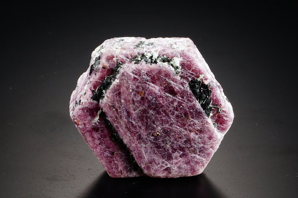 ENORME 77 grammi!! RUBY Twin con Hornblende – Fluorescente nessuna riserva di prezzo - Altezza: 4.6 cm - Larghezza: 4 cm- 77 g #2.1